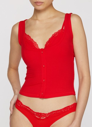 模特儿示范图 - 点击放大 - SKIMS - SOFT LOUNGE 蕾丝文胸背心