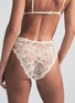 细节 - 点击放大 - SKIMS - STRETCH LACE 弹力三角内裤