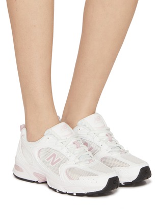 模特儿示范图 - 点击放大 - NEW BALANCE - 530 Low Top Women's Sneakers