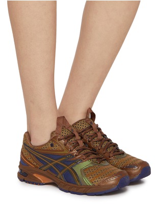 模特儿示范图 - 点击放大 - ASICS - x Kiko Kostadinov UB9-S GEL-DS 14 Low Top Women's Sneakers