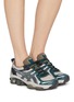 模特儿示范图 - 点击放大 - ASICS - Gel-Quantum Kinetic Low Top Women's Sneakers