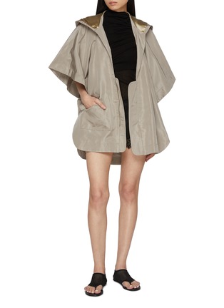 模特儿示范图 - 点击放大 - SHARON WAUCHOB - Monique Cotton Silk Cape
