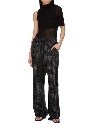模特儿示范图 - 点击放大 - SHARON WAUCHOB - Rachel Asymmetrical Draped Silk Knit Top