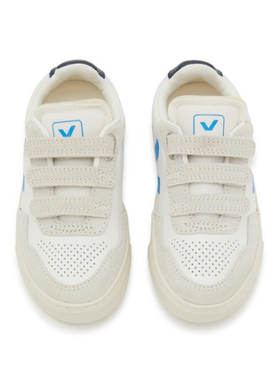 模特儿示范图 - 点击放大 - VEJA - Small V-90 Low Top Toddlers' Sneakers