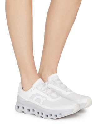 模特儿示范图 - 点击放大 - ON - Cloudmonster Low Top Women's Sneakers