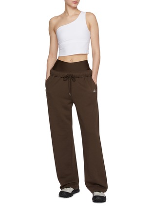 模特儿示范图 - 点击放大 - ALO YOGA - Accolade Straight Leg Sweatpants