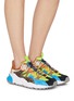 模特儿示范图 - 点击放大 - FLOWER MOUNTAIN - Tiger Hill Low Top Unisex Sneakers