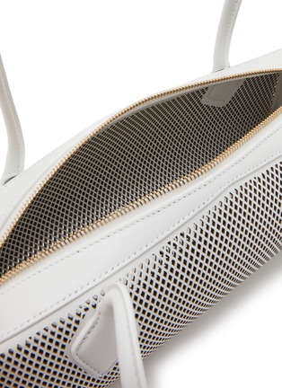 细节 - 点击放大 - ALAÏA - Medium Le Teckel Fishnet Leather Shoulder Bag