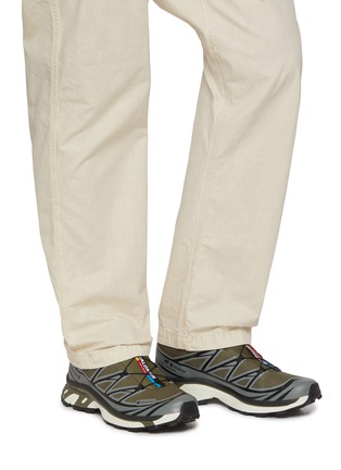 模特儿示范图 - 点击放大 - SALOMON - XT-6 GTX Low Top Men's Sneakers