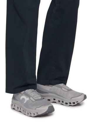 模特儿示范图 - 点击放大 - ON - Cloudmonster Void Low Top Men's Sneakers