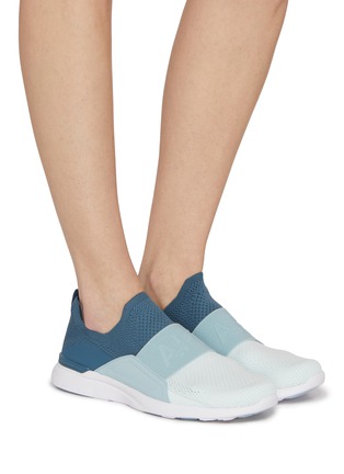 模特儿示范图 - 点击放大 - ATHLETIC PROPULSION LABS - Techloom Bliss Low Top Women's Sneakers