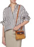模特儿示范图 - 点击放大 - RODO - Small Paris Wicker Denim Leather Bag