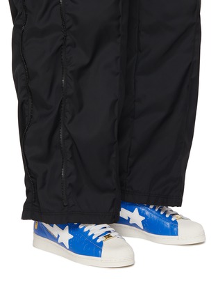 模特儿示范图 - 点击放大 - ADIDAS - X A Bathing Ape SSTR V Bape Low Top Men's Sneakers