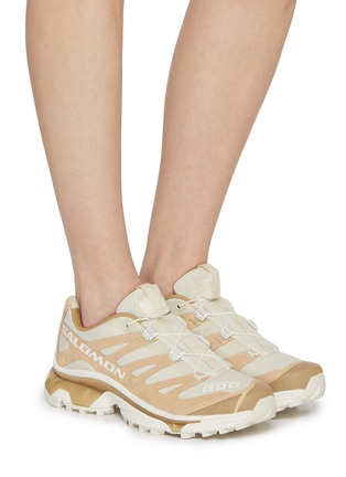 模特儿示范图 - 点击放大 - SALOMON - XT-4 OG Protective Low Top Women's Sneakers
