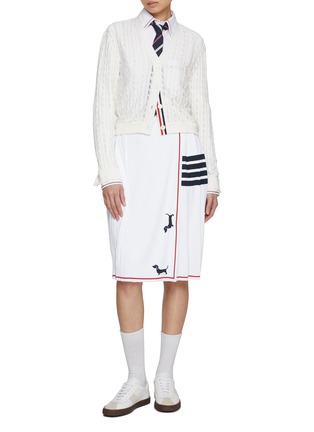 模特儿示范图 - 点击放大 - THOM BROWNE - Cotton Silk Cable Knit V-Neck Cardigan