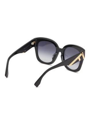 模特儿示范图 - 点击放大 - FENDI - Fendi First Acetate Square Sunglasses