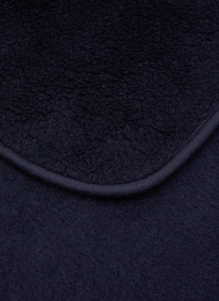 细节 –点击放大 - SHLEEP - Merino Knit Fleece Reversible Throw — Arabian Nightsky