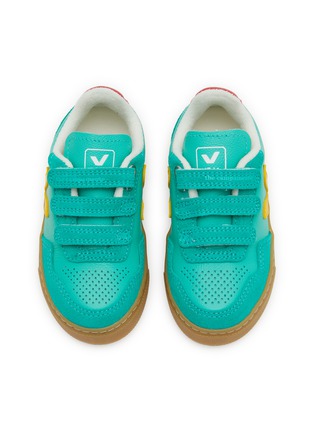 模特儿示范图 - 点击放大 - VEJA - x The Campamento V-90 Leather Toddler's Sneakers