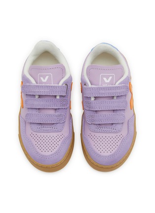 模特儿示范图 - 点击放大 - VEJA - x The Campamento V-90 Leather Toddler's Sneakers