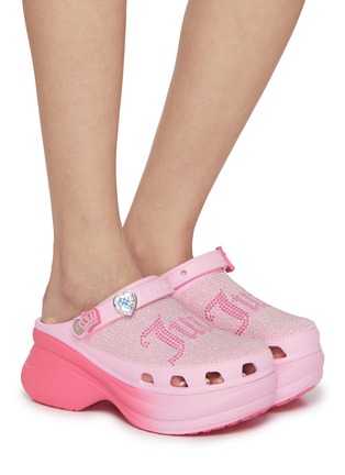 模特儿示范图 - 点击放大 - CROCS - x Juicy Couture Classic Clogs