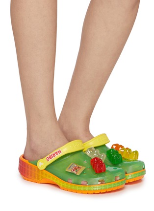 模特儿示范图 - 点击放大 - CROCS - x Haribo Classic Clogs