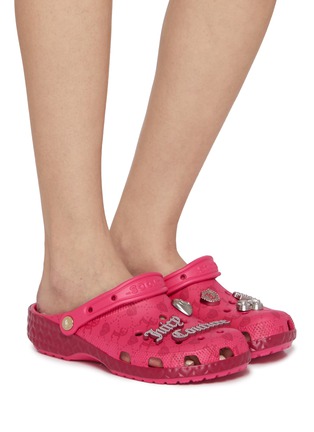 模特儿示范图 - 点击放大 - CROCS - x Juicy Couture Classic Clogs