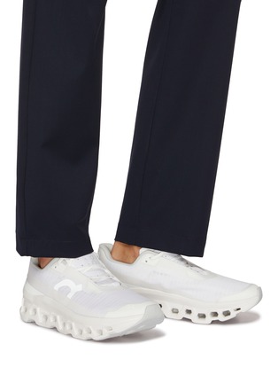 模特儿示范图 - 点击放大 - ON - 男款 CLOUDMONSTER VOID 运动鞋