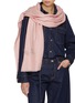 模特儿示范图 - 点击放大 - JANAVI - Dragonfly Merino Wool Scarf