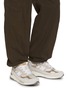 模特儿示范图 - 点击放大 - NEW BALANCE - 992 Low Top Men's Sneakers