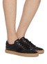 模特儿示范图 - 点击放大 - COMMON PROJECTS - Field Trainer Low Top Leather Women's Sneakers