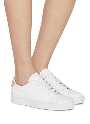 模特儿示范图 - 点击放大 - COMMON PROJECTS - Retro Classic Low Top Leather Women's Sneakers