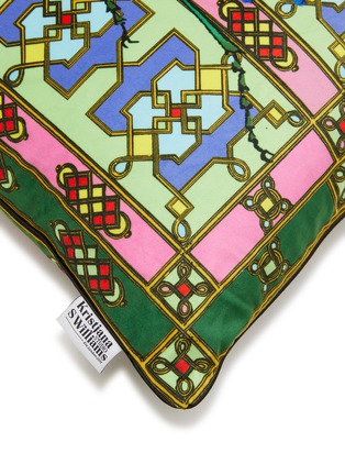 细节 –点击放大 - KRISTJANA S WILLIAMS - Bejewelled Bjollur Cushion — Pink