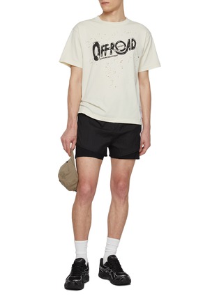 模特儿示范图 - 点击放大 - SATISFY - Mothtech™ Off Road Cotton T-shirt