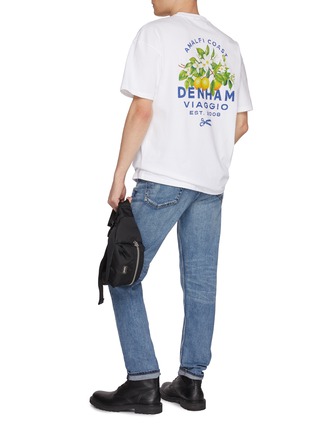 模特儿示范图 - 点击放大 - DENHAM - Botanical Back Graphic Print Cotton T-Shirt