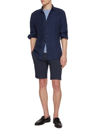 模特儿示范图 - 点击放大 - PT TORINO - Techno Stretch Bermuda Cotton Shorts