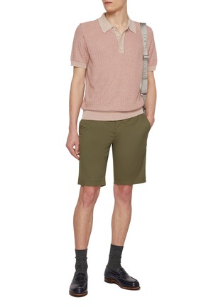 模特儿示范图 - 点击放大 - PT TORINO - Techno Stretch Bermuda Cotton Shorts