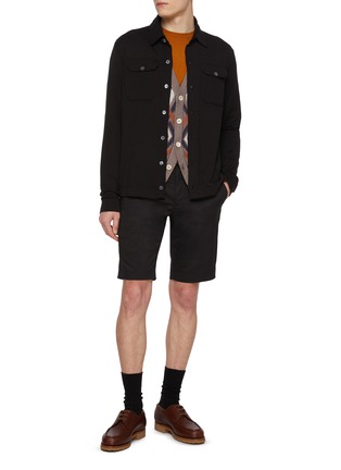 模特儿示范图 - 点击放大 - PT TORINO - Techno Stretch Bermuda Cotton Shorts