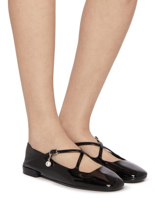 模特儿示范图 - 点击放大 - JIMMY CHOO - Eleri Patent Leather Mary Jane Flats