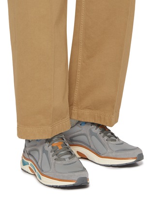模特儿示范图 - 点击放大 - COLE HAAN - Grandpro Millenia Runner Men's Sneakers