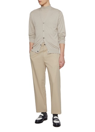 模特儿示范图 - 点击放大 - JOHN SMEDLEY - V-Neck Cotton Cardigan