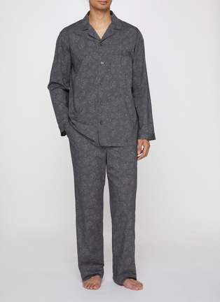 模特儿示范图 - 点击放大 - SKIMS - COTTON POPLIN 睡衣套装