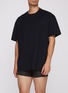 模特儿示范图 - 点击放大 - SKIMS - Heavyweight Cotton Relaxed T-shirt