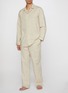 模特儿示范图 - 点击放大 - SKIMS - COTTON POPLIN 睡衣套装