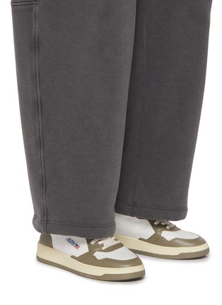 模特儿示范图 - 点击放大 - AUTRY - 男款 MEDALIST 系带运动鞋