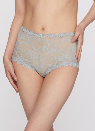 模特儿示范图 - 点击放大 - SKIMS - STRETCH LACE 蕾丝平角裤