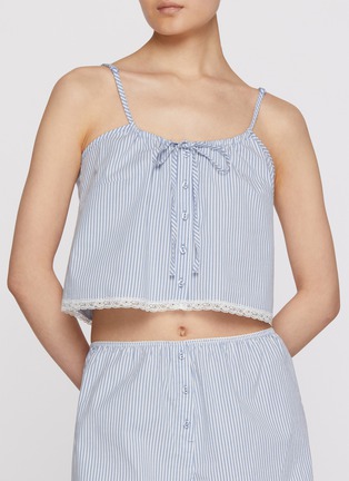 模特儿示范图 - 点击放大 - SKIMS - COTTON POPLIN SLEEP 条纹背心