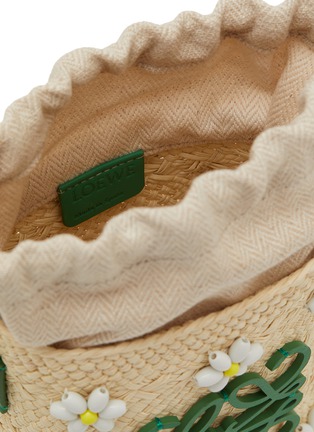 细节 - 点击放大 - LOEWE - Anagram Flower Embroidered Iraca Palm Canvas Crossbody Pouch