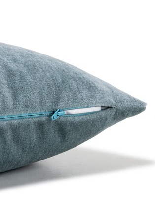 细节 –点击放大 - FRETTE - Luxury Wool Velvet Cushion Cover — Rainy Sky