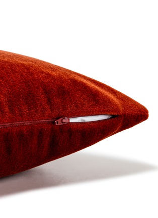 细节 –点击放大 - FRETTE - Luxury Wool Velvet Cushion Cover — Deep Rust