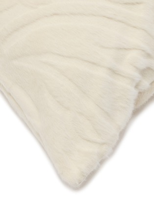 细节 –点击放大 - FRETTE - Luxury Alpaca Paisley Cushion Cover — Milk